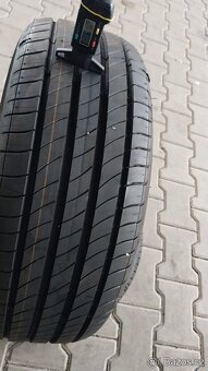 Prodám 2 x letní pneu Michelin 205/45/16 - 5