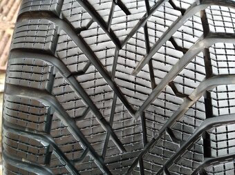 Prodám téměř nové zimní pneu Pirelli 225/55/17 - 5