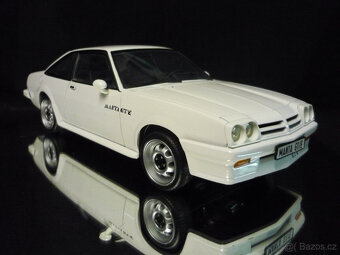 Opel Manta GTE Revell 1/18 - 5