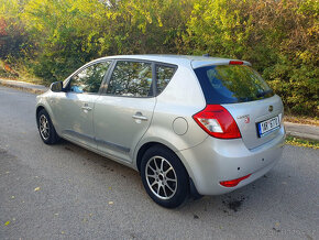 KIA CEE’D kombi, 1.4 66 kW, najeto 32000 km - 5