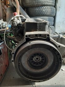 Kompletní motor na Mercedes W114 - 5