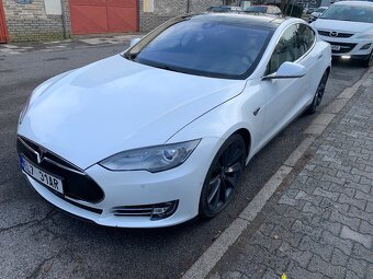 Tesla model S - 5