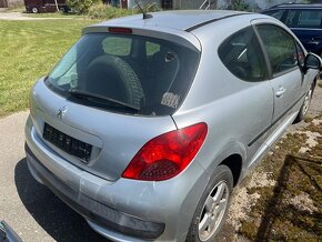 Prodám Peugeot 207 R.v. 2009 1.4 benzín 54KW 2x klíč - 5