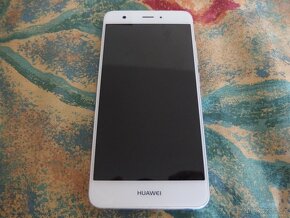 Prodám mobilní telefon Huawei Nova - 5