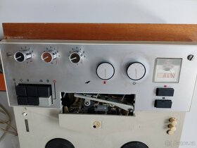 Starý kotoučový magnetofon TESLA - 5