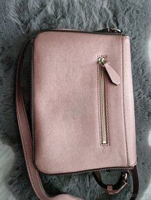 GUESS Crossbody růžová kabelka, jako nová + dustbag - 5