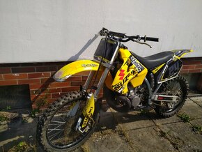 Suzuki RM250 - TOP STAV - 5