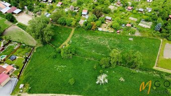 Prodej slunné zahrady o velikosti 2547m2 v těsné blízkosti c - 5