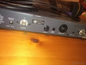 Electro-Voice MR2500 - 5