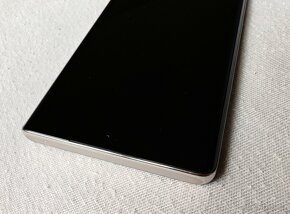 výjimečně zachovalý Honor 70, ještě rok a půl v záruce - 5