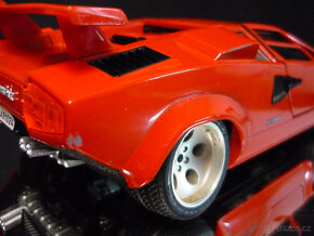 Lamborghini Countach červený Bburago 1/18 - 5