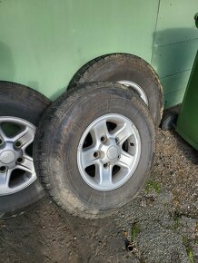 Kola Land Rover Defender 235/85 R16 - 5