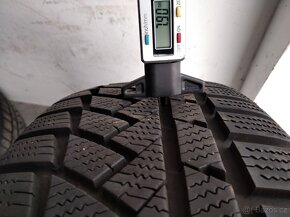 Prodám zimní pneu Conti 205/55 R17 7,7mm - 5