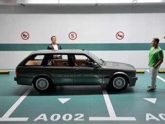 BMW E30 Touring 325I 1991 1:18 OttoMobile - 5