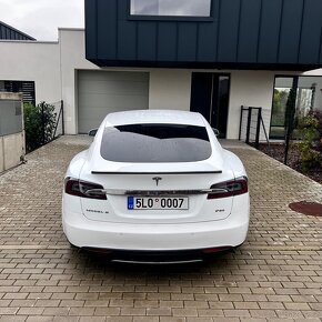 TESLA MODEL S P85 // NABÍJENÍ ZDARMA - 5