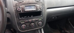 Vw Golf 5 1.9 tdi  rok 2008  klima. Vyhrev sedacek - 5