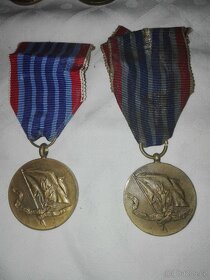 23 ks řádů - medailí - kříž napravo už není - 5