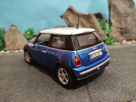 prodám model 1:18 mini cooper 2001 - 5