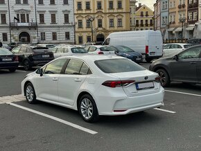 Toyota Corolla 1.8 Hybrid Comfort e-CVT sedan - 5