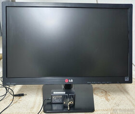 Prodám 19" LCD monitor LG 19EN33SA - 5