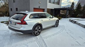 Volvo V90 Cross Country B5 AWD (2022), stříbrná - 5