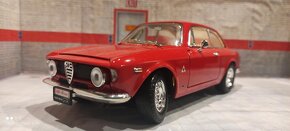 Alfa Romeo giulia 1965 1:18 - 5