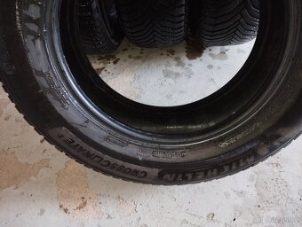 Prodám celoroční pneu MICHELIN Crossclimate 2 215/65 R16 102 - 5