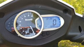 Skútr Benelli Zenzero 350i - zánovní, najeto 3300 km - 5