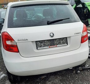 škoda fabia 2 1.2htp 44kw červená bílá modrá šeda stříbrná - 5