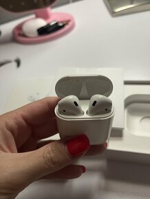 Apple AirPods - 5