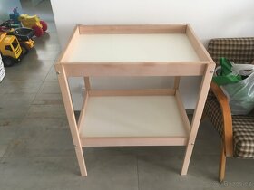 prebalovací dětský pult Ikea Sniglar + úložné koše - 5