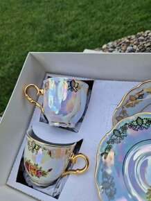 Krásná sada perleťových porcelánových hrníčků s podšálky - 5