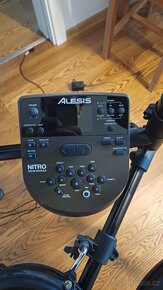 Bicí souprava s paličkami - Alesis nitro mesh kit - 5