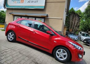 Hyundai i30 1.6-NAVI-NÍZKÉ KM-1.MAJITEL - 5