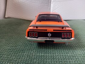 Prodám Ford Mustang Mach 1 - červený, 1:18 - Highway61 -nový - 5