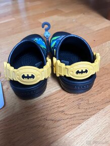 CROCS Batman CC Kids ve velikosti EUR 22/24 (C6/7) - svítící - 5