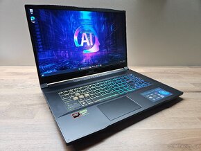 17,3" 2K 240HZ_MSI KATANA A17 AI_R9 8945HS_32GB_RTX 4060 8GB - 5