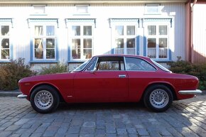 Alfa Romeo GT 1300 - 5