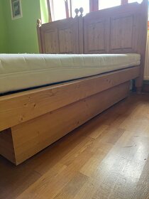 Masivní dřevěná postel - 5