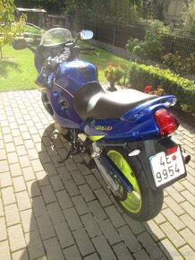 Suzuki GSX 600 F r. 2001 - 5