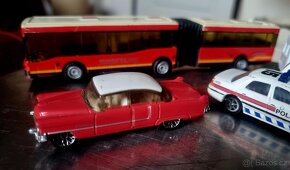 Cadillac kloubový bus plus Matchbox policie 4ks - 5