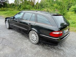 Mercedes-Benz E500 V8 - 5