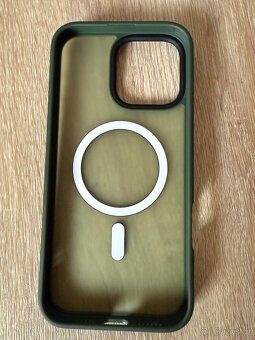 Prodám originální kryty na iPhone 16 pro max - 5