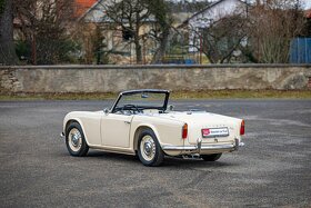 Triumph TR4A - 5