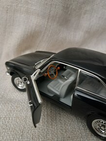 Alfa Romeo Giulia 1965 1:18 - 5