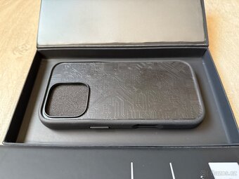 Obal Dbrand Grip Case (iPhone 16 Pro) + Dark Circuit skin - 5