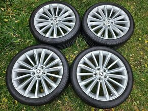 Kompletní letní Alu kola Škoda TRINITI - 235/40 R19 - 5x112 - 5