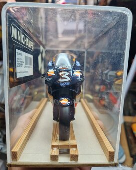 model Honda RC211V, MotoGP 2005, Max Biaggi (Minichamps) - 5