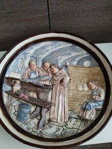 Starý závěsný plasticky zdobený dekorativní talíř-značený - 5