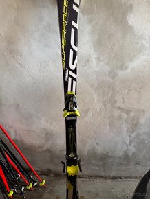 Prodám dámské Volkl Flair 142cm a pánské Fischer RC4-160cm - 5